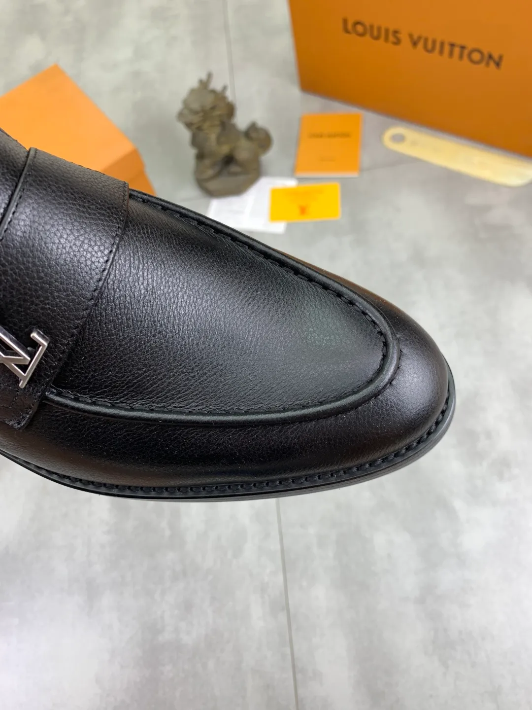 Men's Men's Shoes 💰P420 [New Style] 💰Yangli💎💎💎[Louis Vuitton] LV high-end men's formal business leather shoes, original order 1:1! Original imported calfskin, original metal buckle, imported sheepskin lining for feet, original outsole, men's shoe size: 39-45 (38.46 customized) black optional